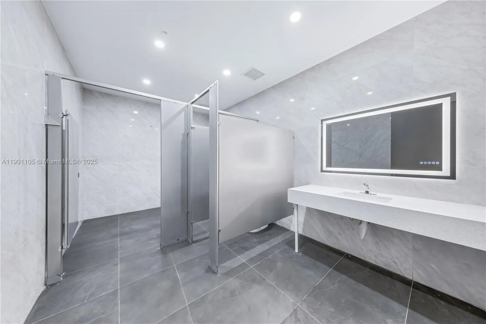 504 NW 1st Ave, Hallandale Beach FL 33009