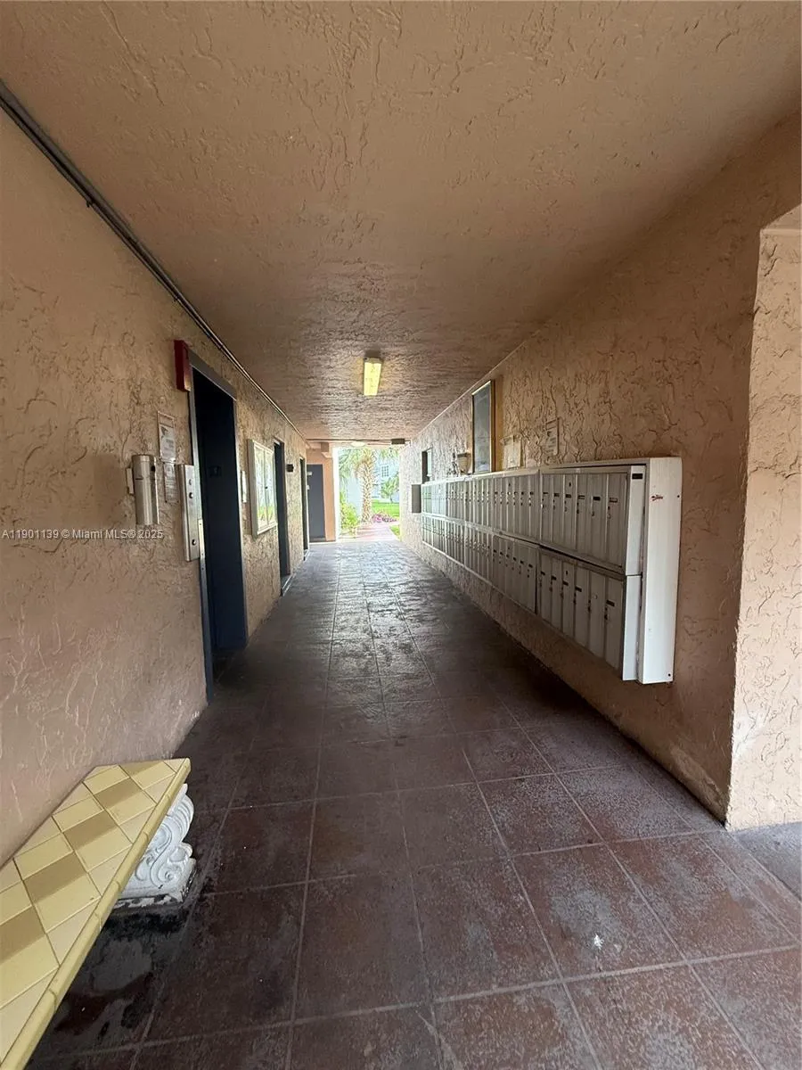 2850 Somerset Dr # 202L, Lauderdale Lakes FL 33311