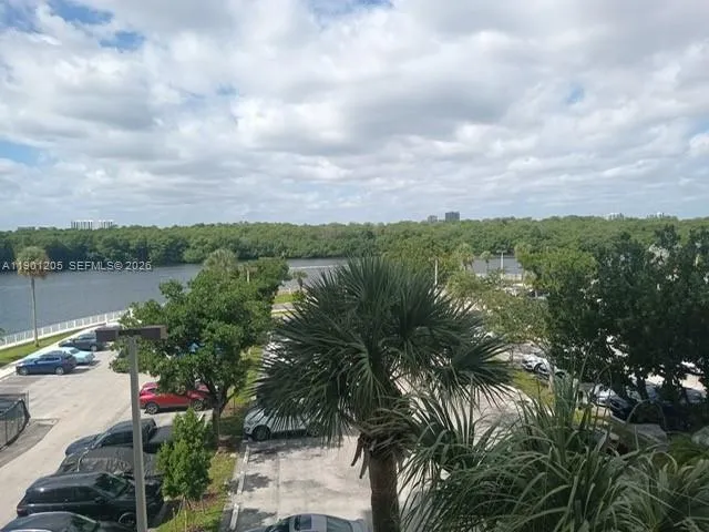 500 Bayview Dr # 321, Sunny Isles Beach FL 33160