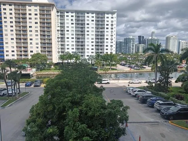 500 Bayview Dr # 321, Sunny Isles Beach FL 33160