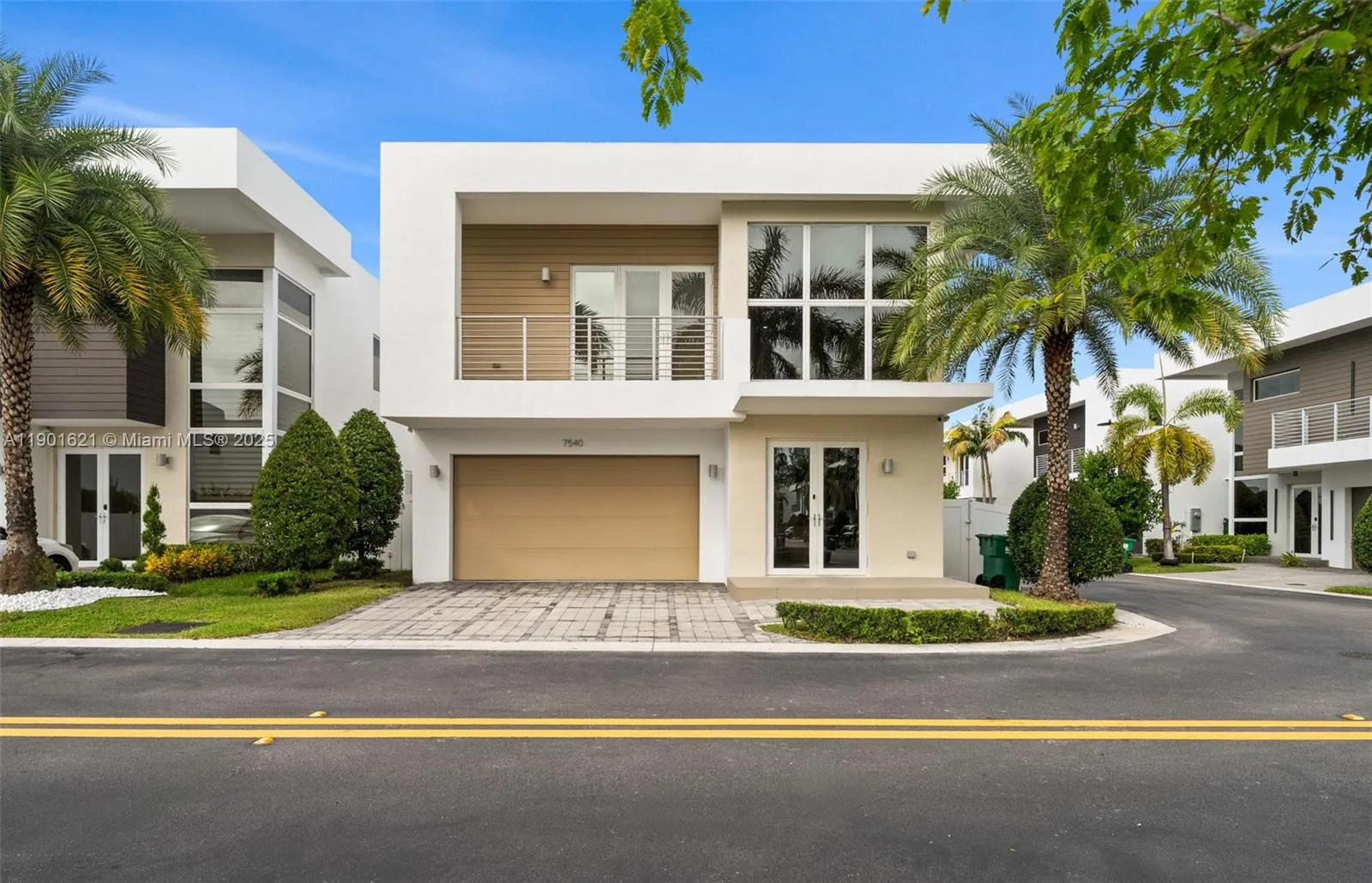 4 bedroom 4 bath for sale at 7540 NW 97th Pl, Doral FL 33178