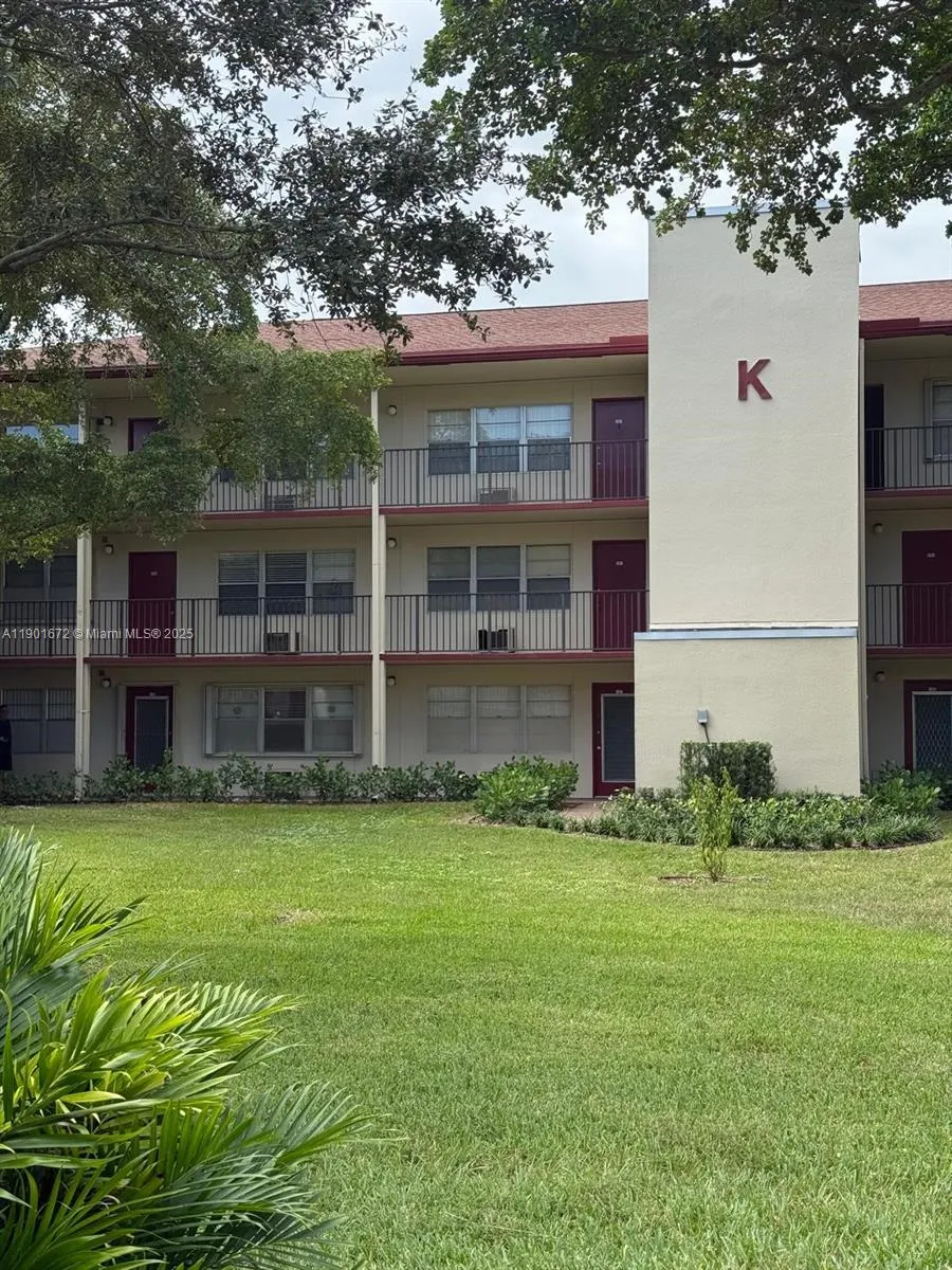 2 bedroom 1 bath for sale at 100 SW 132nd Way # 205K, Pembroke Pines FL 33027