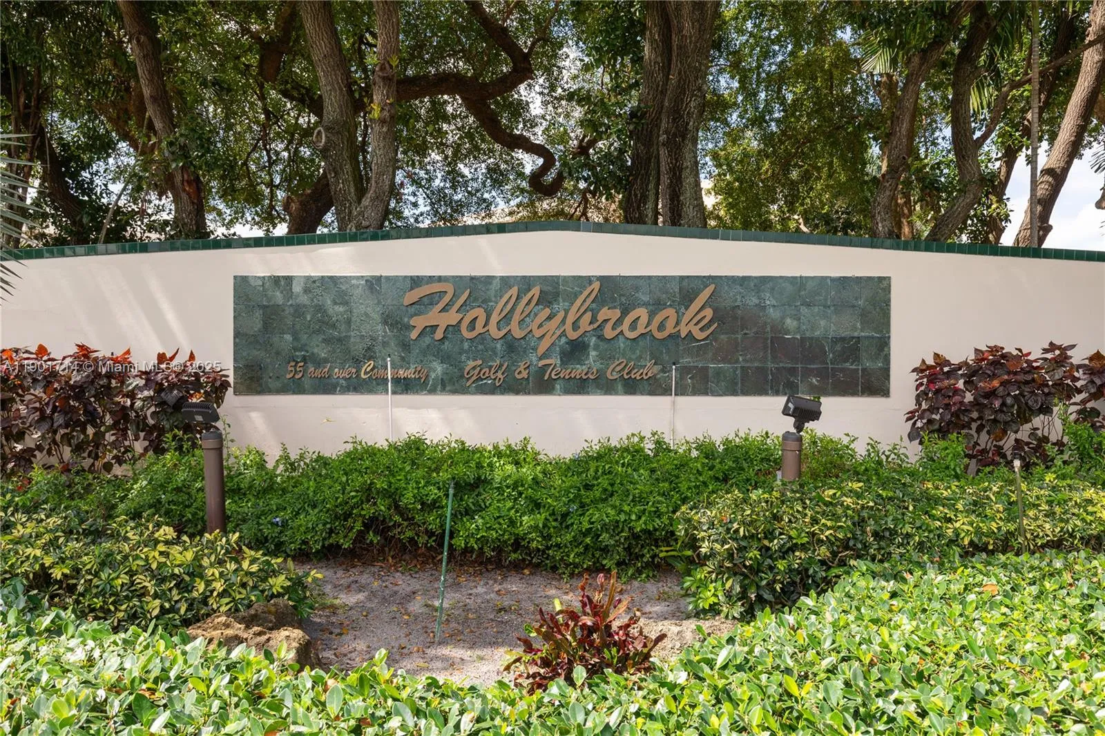 1 bedroom 1 bath for sale at 8900 Washington Blvd # 404, Pembroke Pines FL 33025