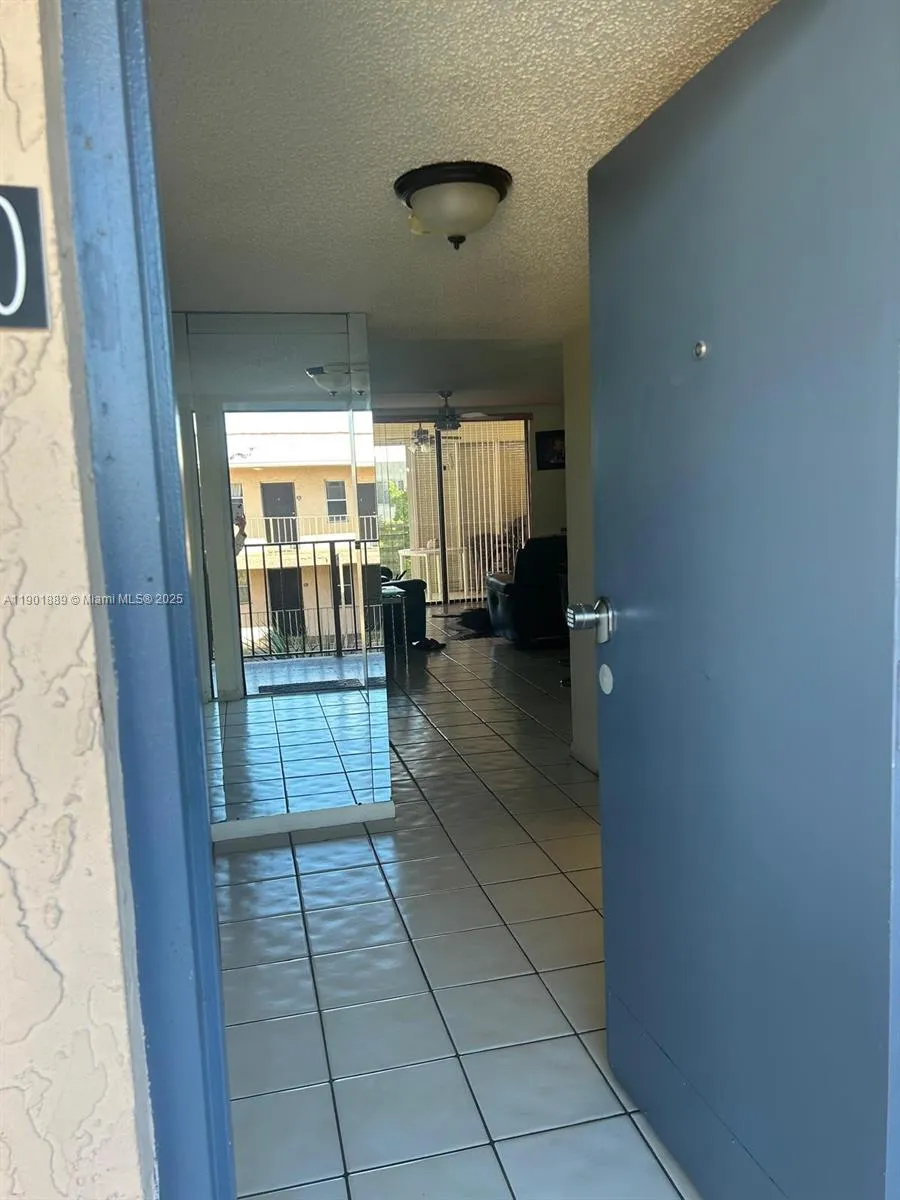 2840 Somerset Dr # 400M, Lauderdale Lakes FL 33311