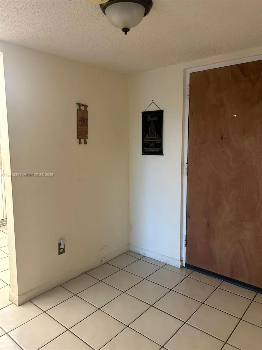 2840 Somerset Dr # 400M, Lauderdale Lakes FL 33311
