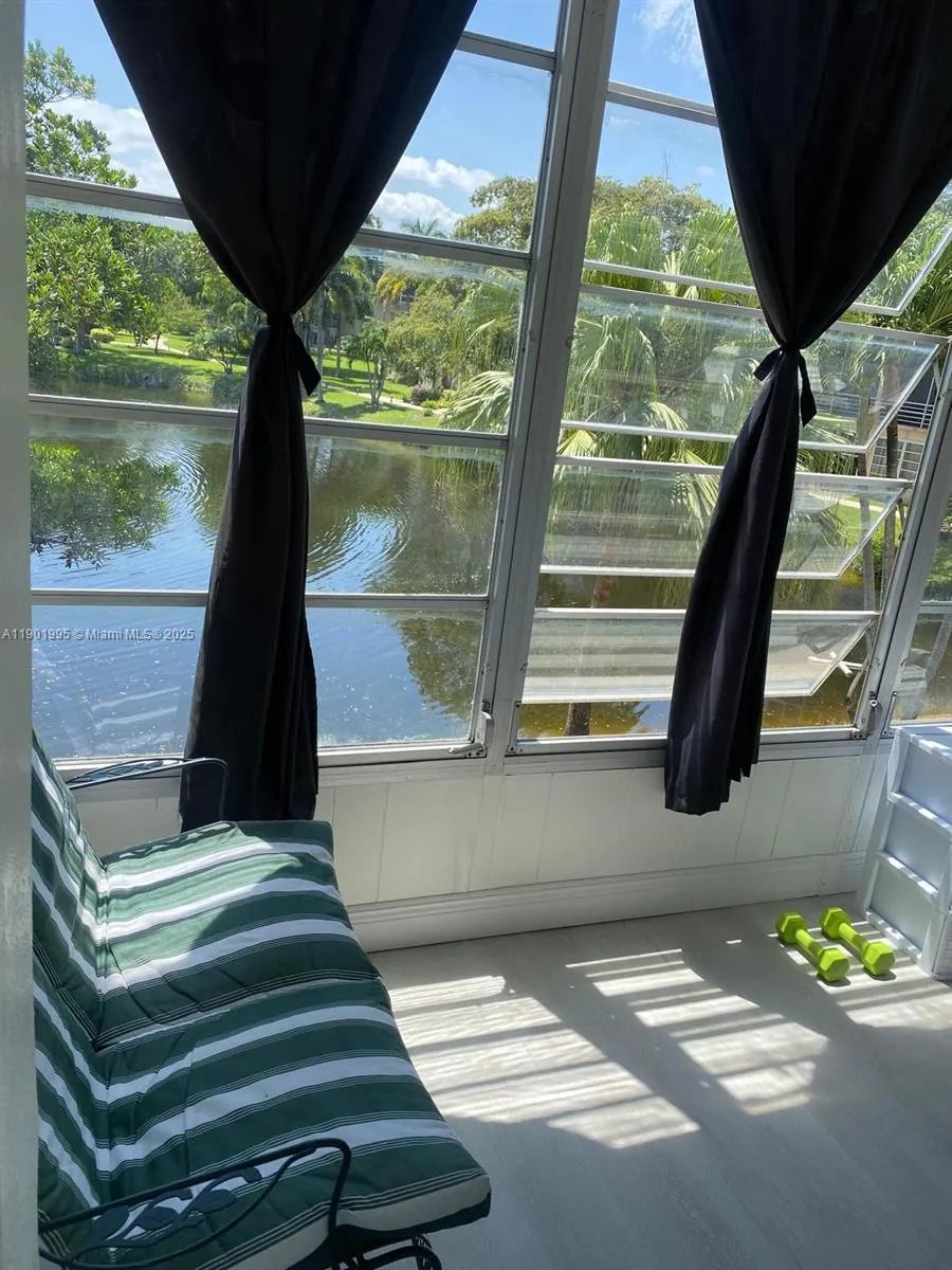 3431 NW 50th Ave # 207, Lauderdale Lakes FL 33319