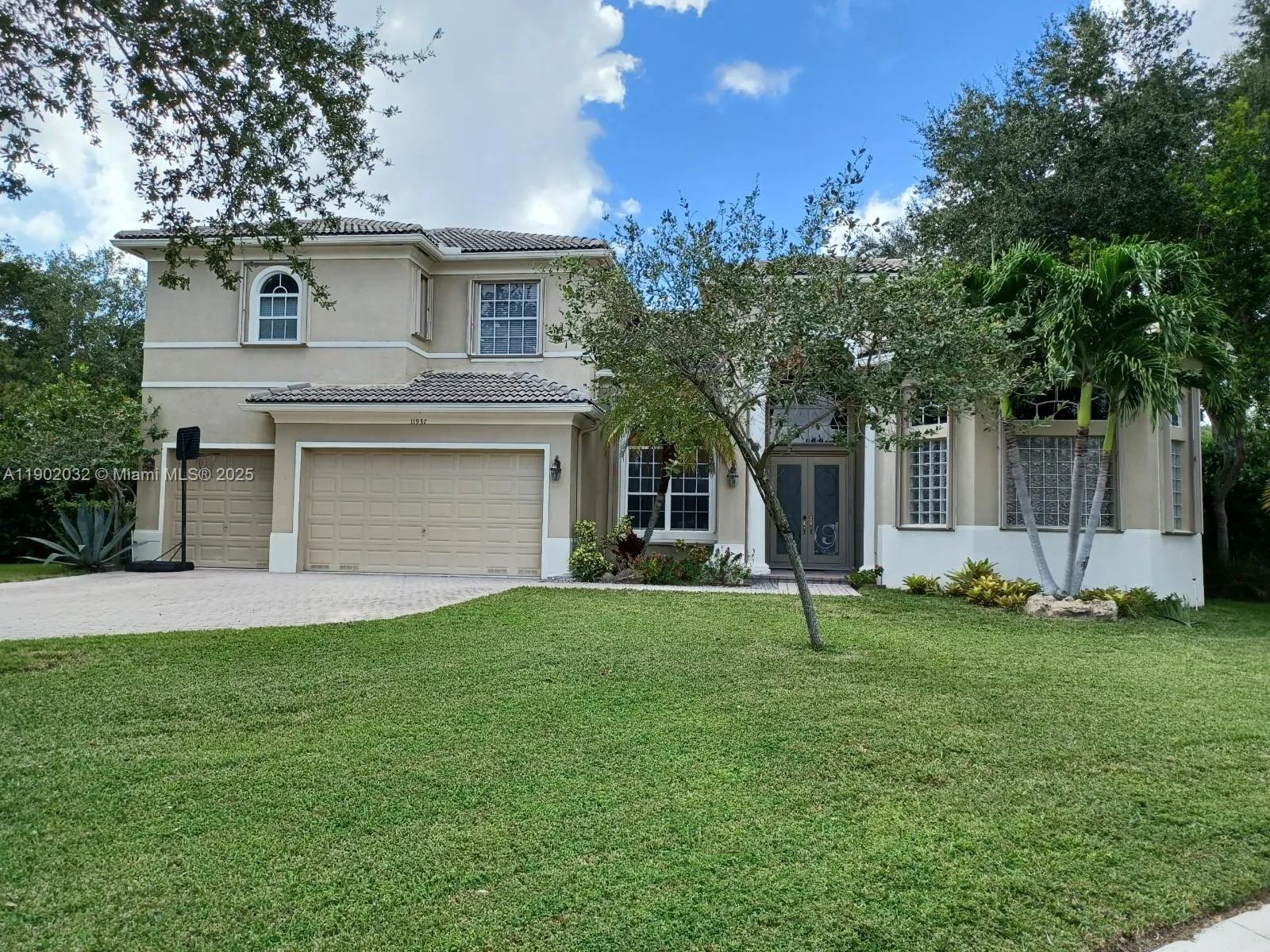 5 bedroom 4 bath for sale at 11937 NW 11th Ct, Coral Springs FL 33071
