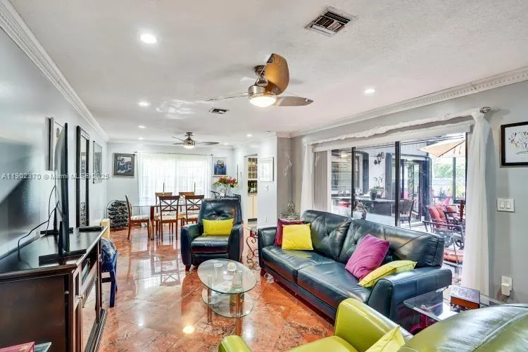 3 bedroom 3 bath for sale at 10026 NW 52nd Ter, Doral FL 33178