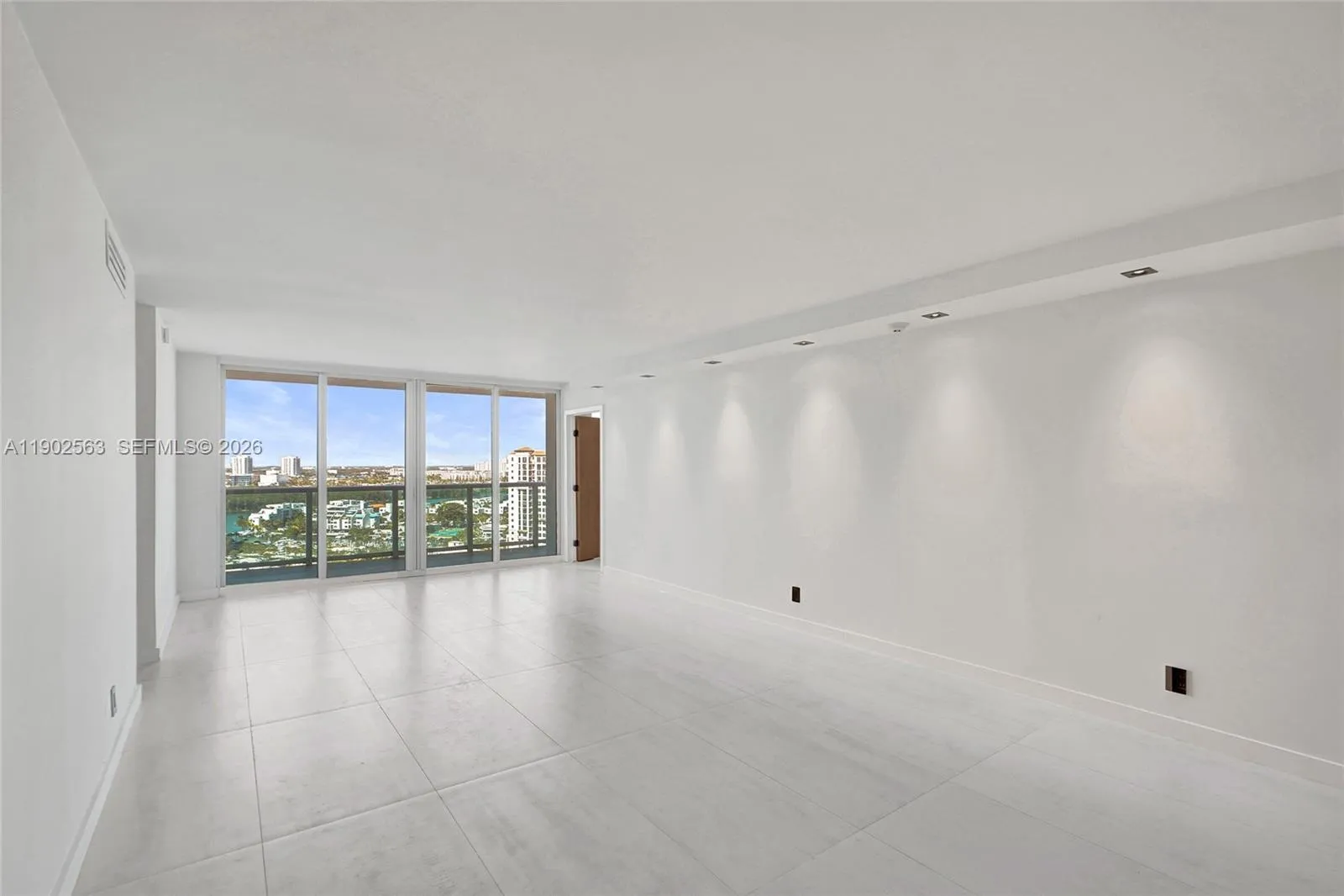 100 Bayview Dr # 1901, Sunny Isles Beach FL 33160