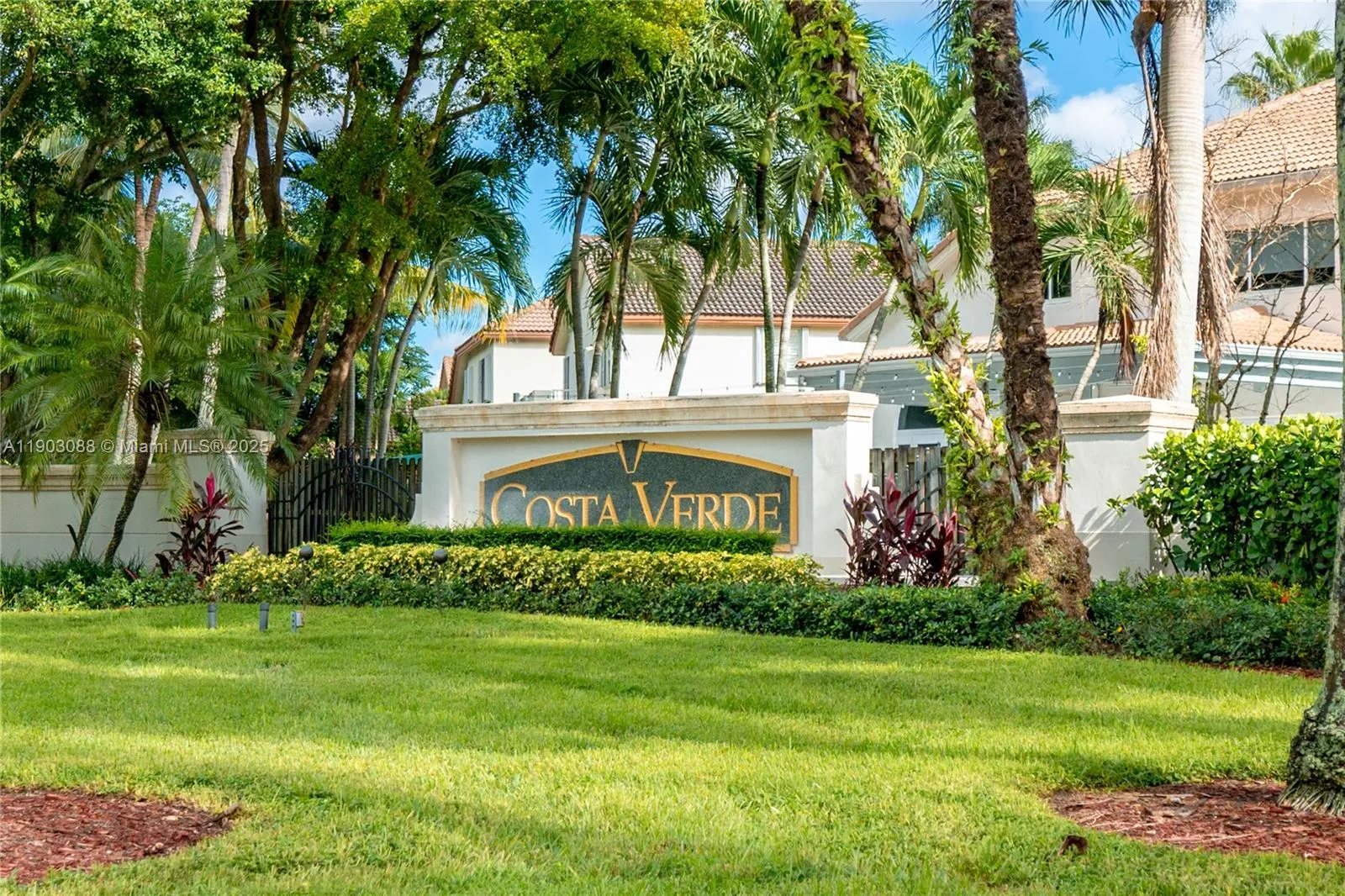 3 bedroom 2 bath for sale at 9921 NW 32 st, Doral FL 33172