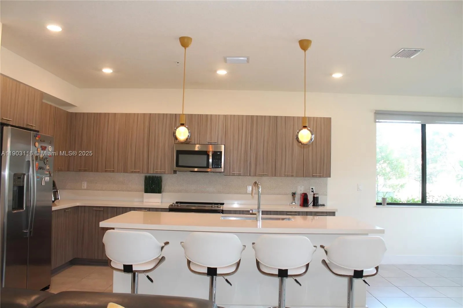 3 bedroom 2 bath for sale at 8265 NW 41 ST # 110, Doral FL 33166