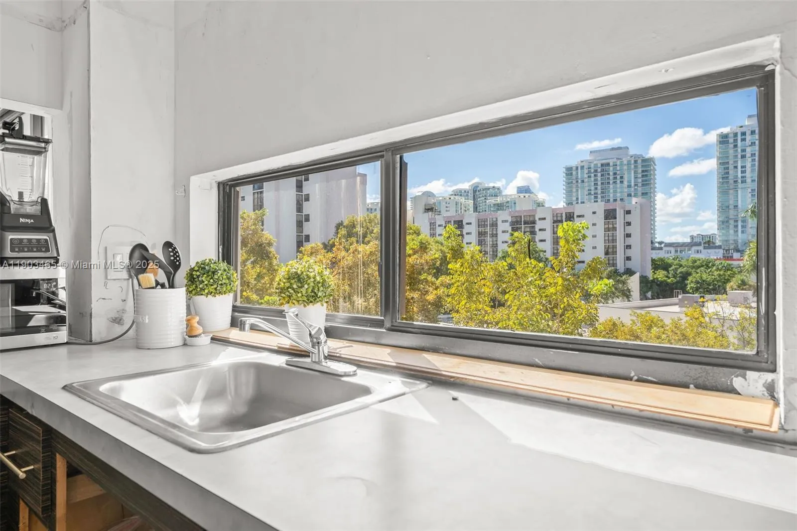 17021 N Bay Rd # 516, Sunny Isles Beach FL 33160