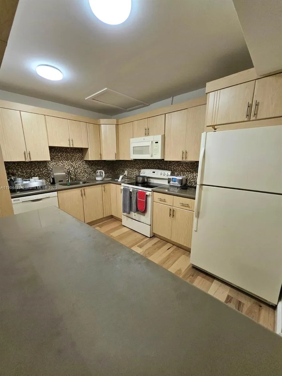 246 Dorset F # 246, Boca Raton FL 33434