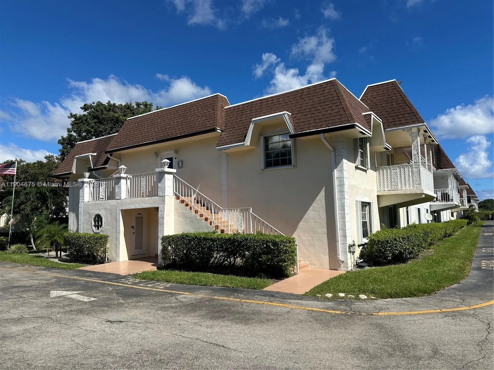 2 bedroom 2 bath for sale at 708 SE 2nd Ave # 327, Deerfield Beach FL 33441
