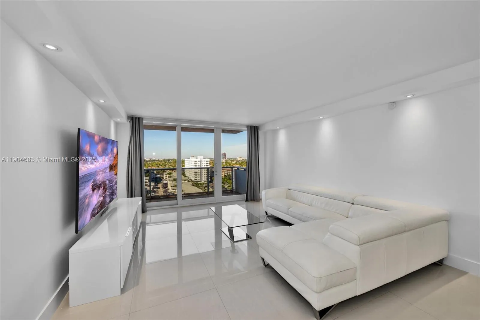 3140 S Ocean Dr # 1011, Hallandale Beach FL 33009