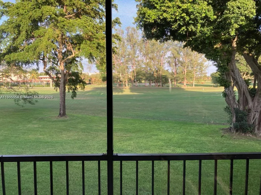 2 bedroom 1 bath for sale at 9520 S Hollybrook Lake Dr # 205, Pembroke Pines FL 33025