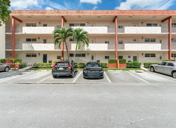 9520 S Hollybrook Lake Dr # 205, Pembroke Pines FL 33025
