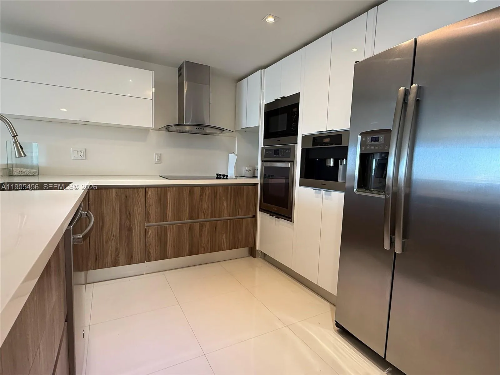 1 bedroom 1 bath for sale at 2780 NE 183rd St # 1403, Aventura FL 33160