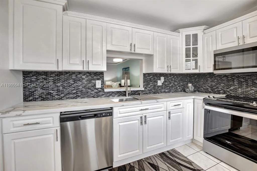 219 NE 14th Ave # 107, Hallandale Beach FL 33009