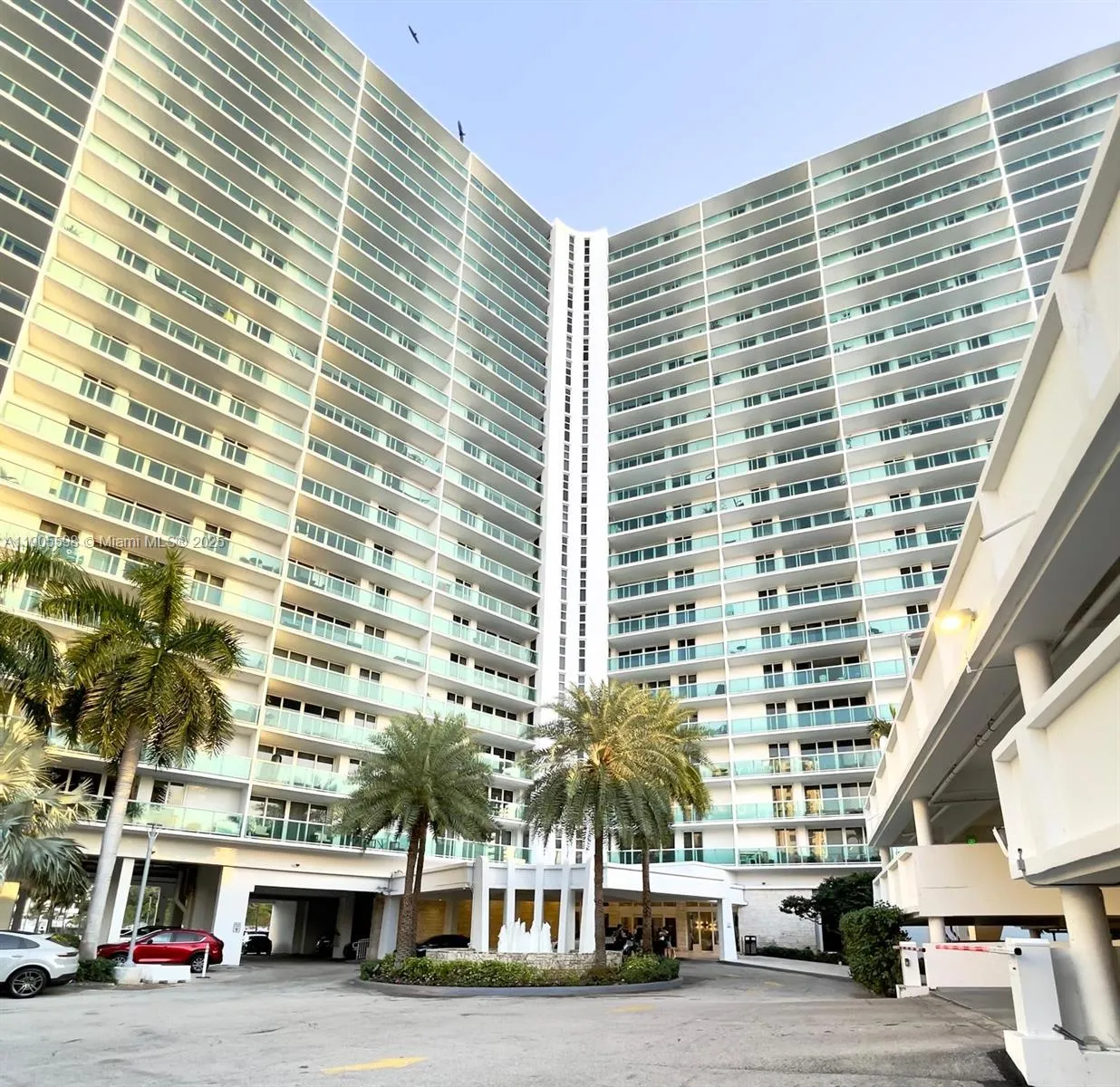 1 bedroom 1 bath for sale at 100 Bayview Dr # 412, Sunny Isles Beach FL 33160