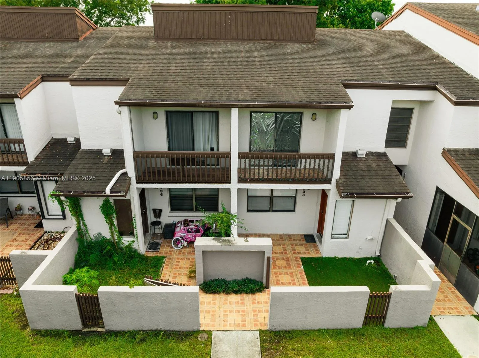 2 bedroom 2 bath for sale at 10138 NW 41st St # 6, Doral FL 33178