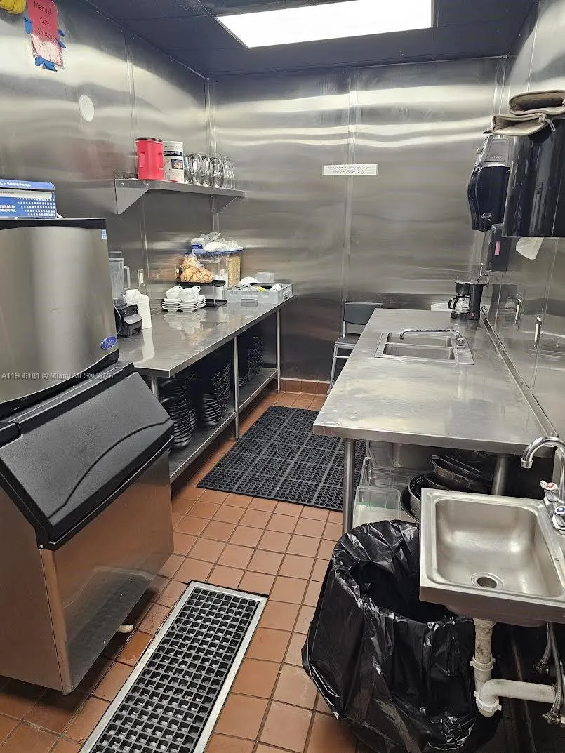 11401 NW 12th St, Sweetwater FL 33172