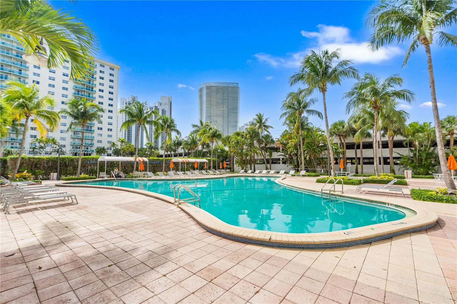 3 bedroom 2 bath for sale at 19370 Collins Ave # 816, Sunny Isles Beach FL 33160
