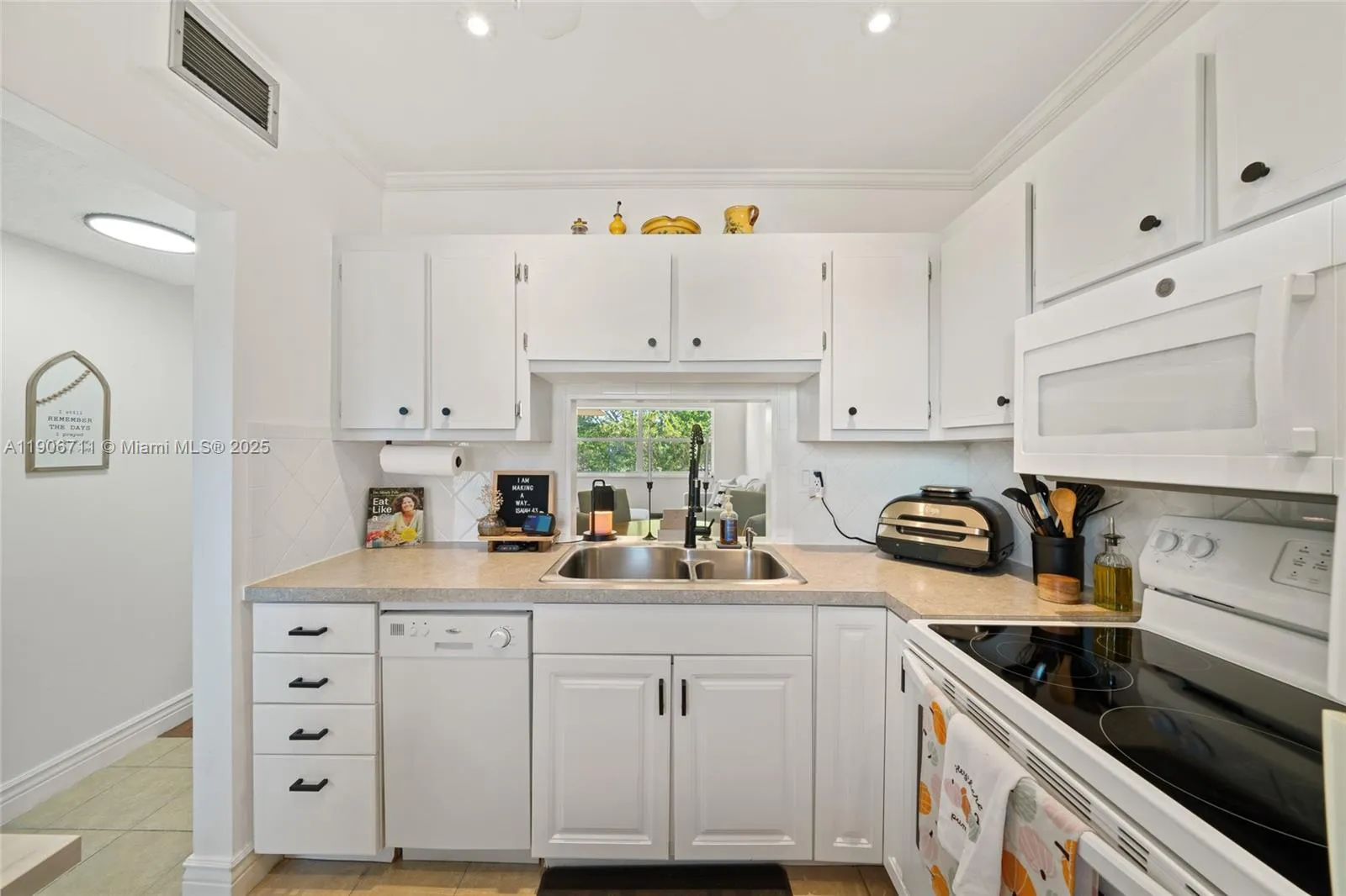 3530 NW 52nd Ave # 606, Lauderdale Lakes FL 33319