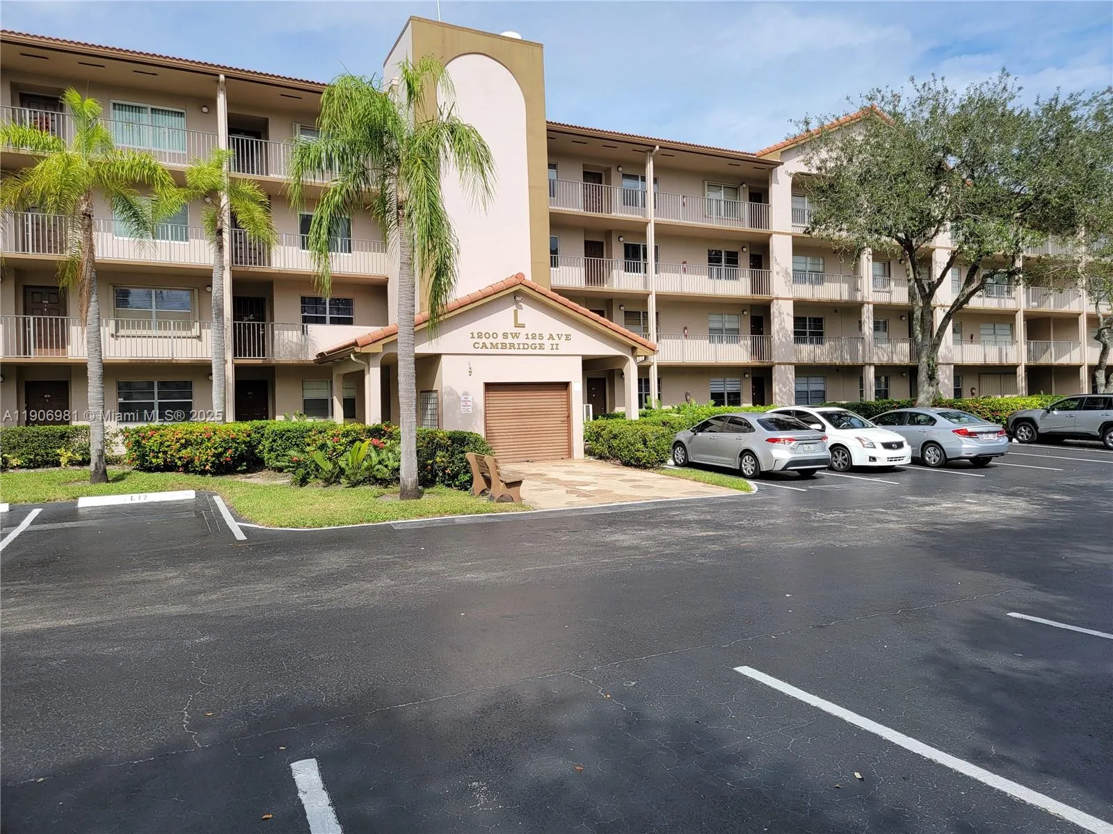 2 bedroom 2 bath for sale at 1200 SW 125th Ave # 211L, Pembroke Pines FL 33027