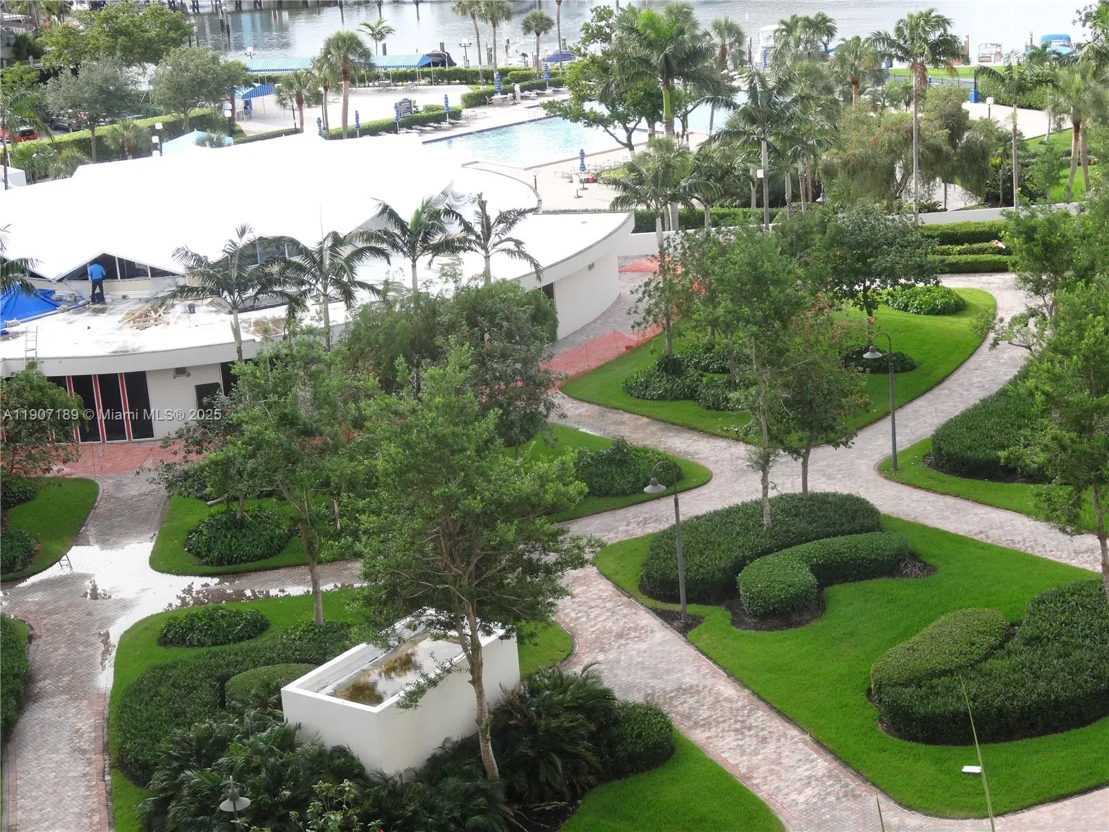 600 Three Islands Blvd # 817, Hallandale Beach FL 33009