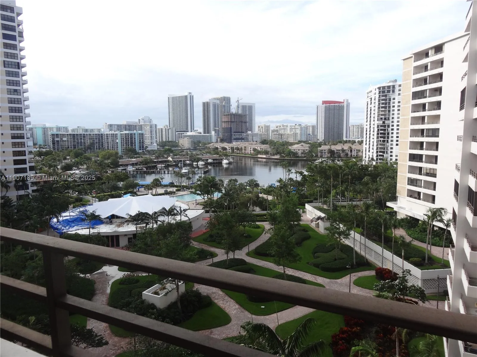 600 Three Islands Blvd # 817, Hallandale Beach FL 33009