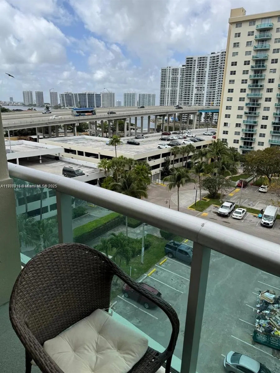 1 bedroom 1 bath for sale at 19380 Collins Ave # 707, Sunny Isles Beach FL 33160