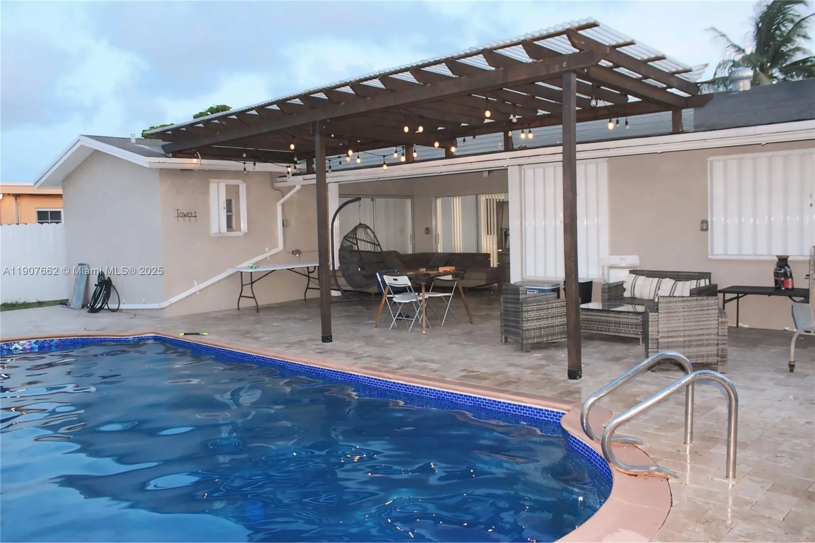 8457 Sheraton Dr, Miramar FL 33025