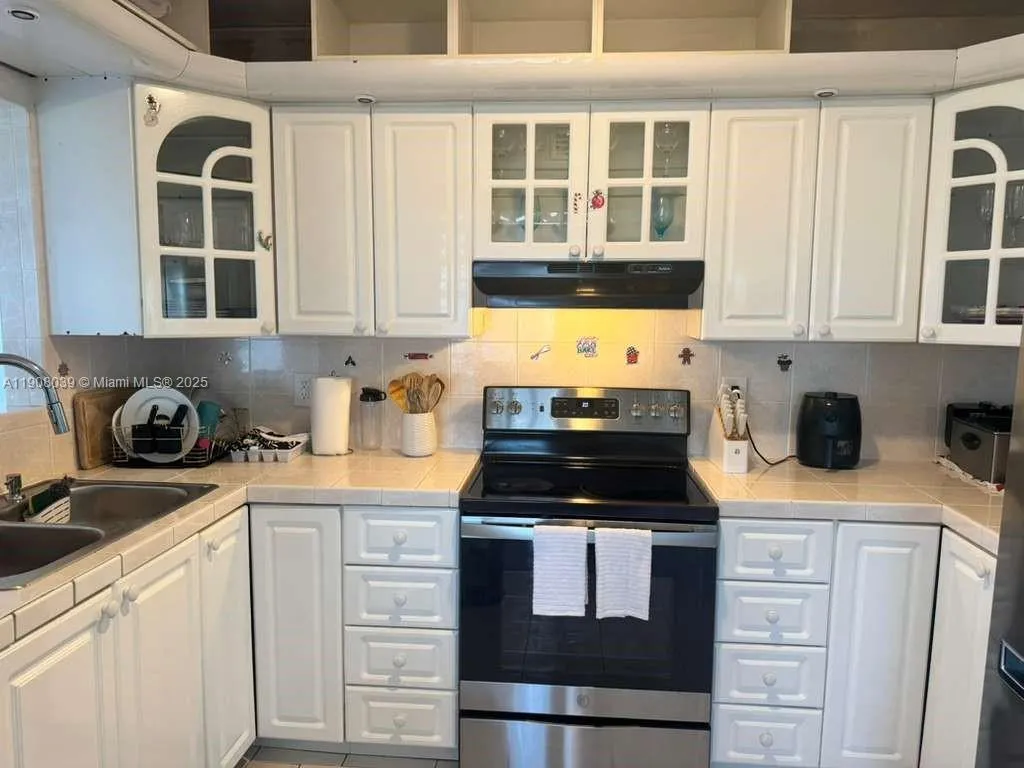 4164 Inverrary Dr # 601, Lauderhill FL 33319