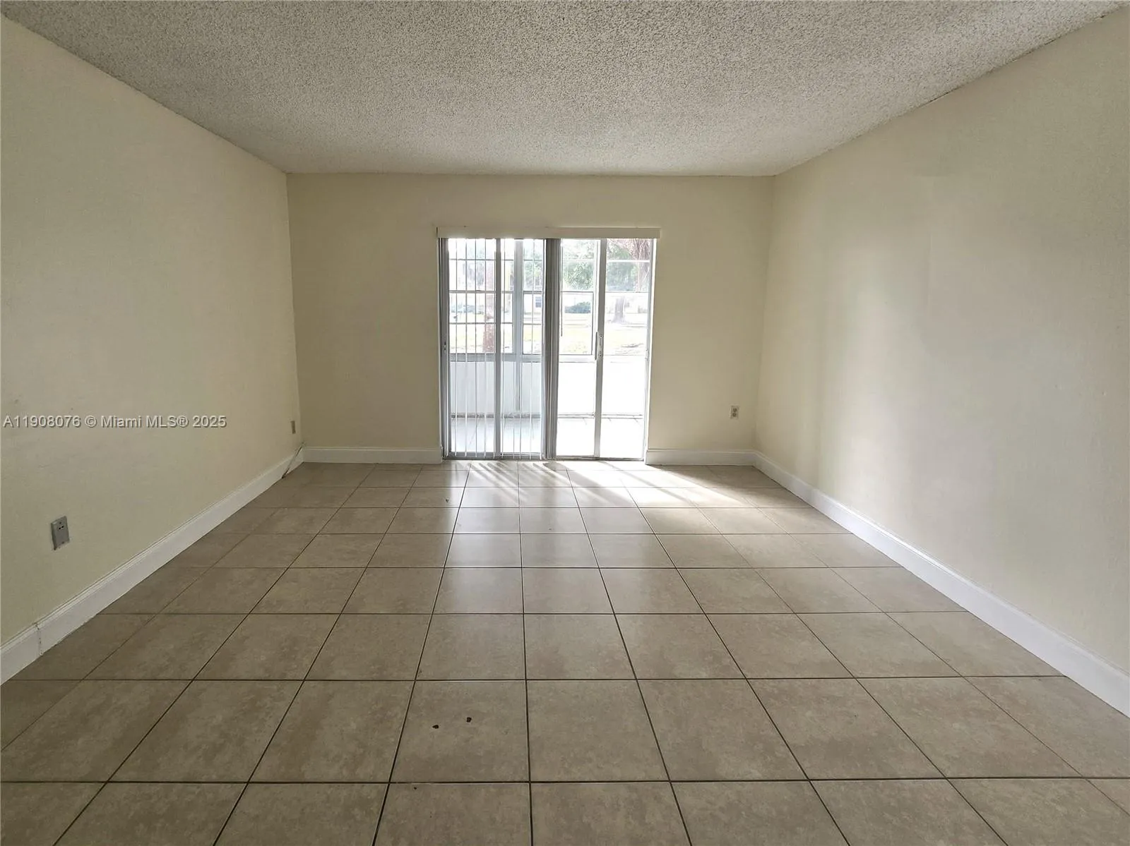 1 bedroom 1 bath for sale at 4334 NW 9th Ave # 1B, Deerfield Beach FL 33064