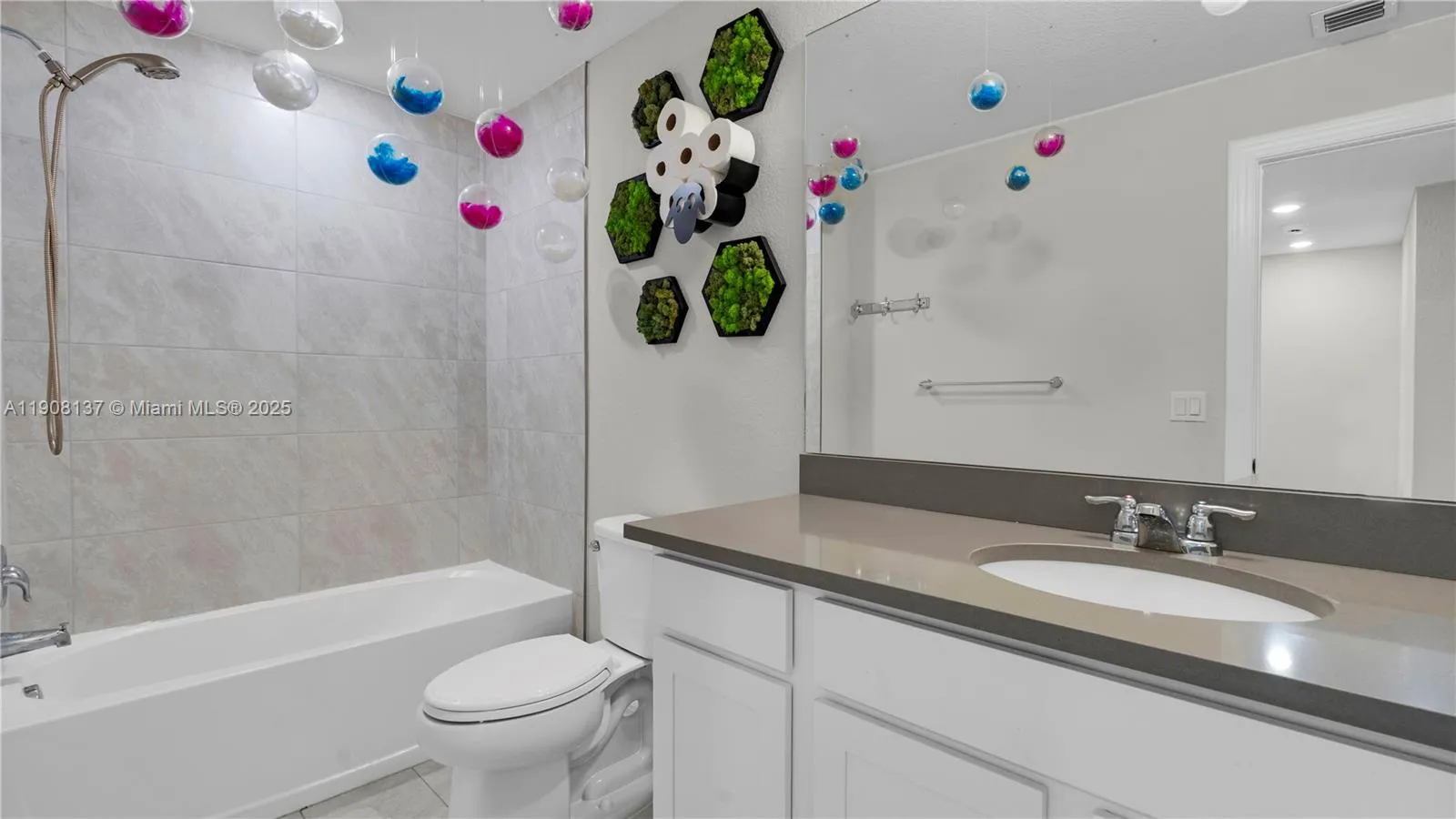 2913 Olivia Ave, Lauderdale Lakes FL 33311