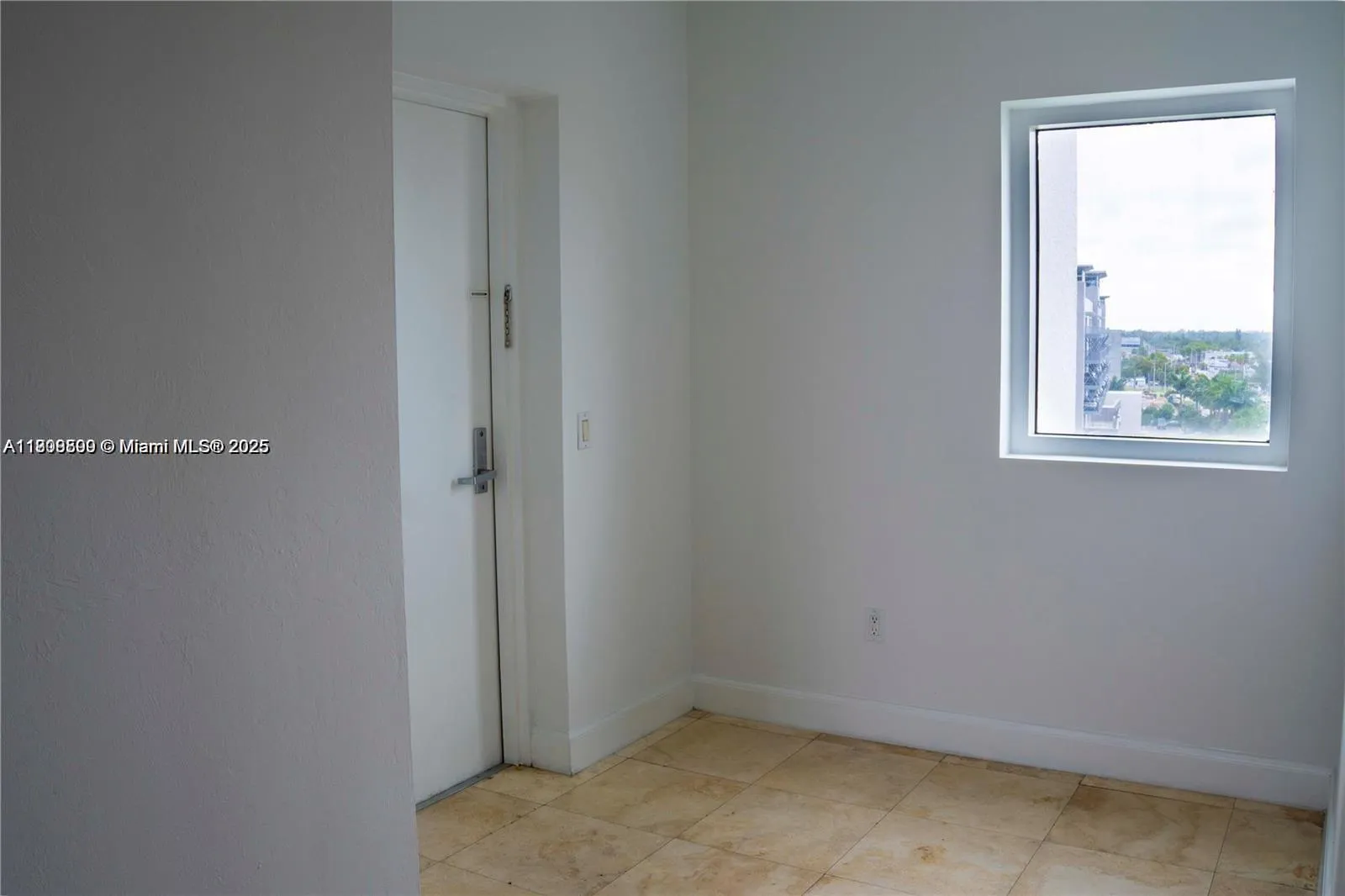 15051 Royal Oaks Ln # 2301, North Miami FL 33181