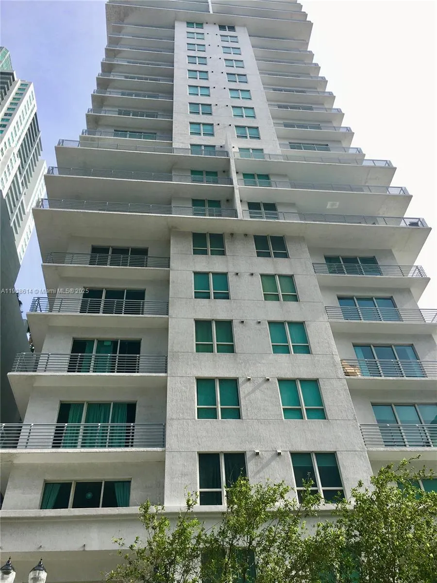 1 bedroom 1 bath for sale at 234 NE 3rd St # 204, Miami FL 33132