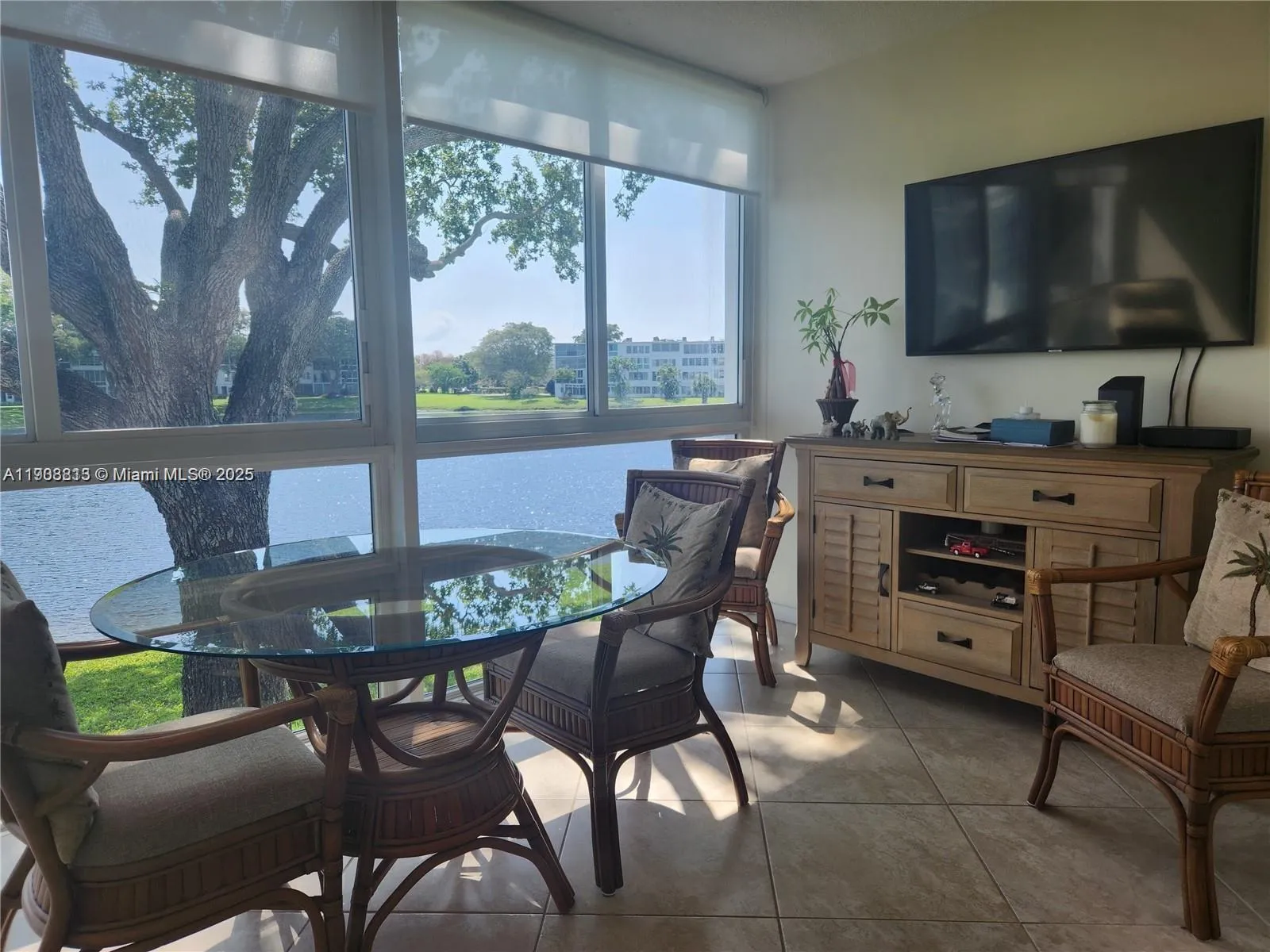 1 bedroom 1 bath for sale at 2114 E Cambridge  E # 2114, Deerfield Beach FL 33442