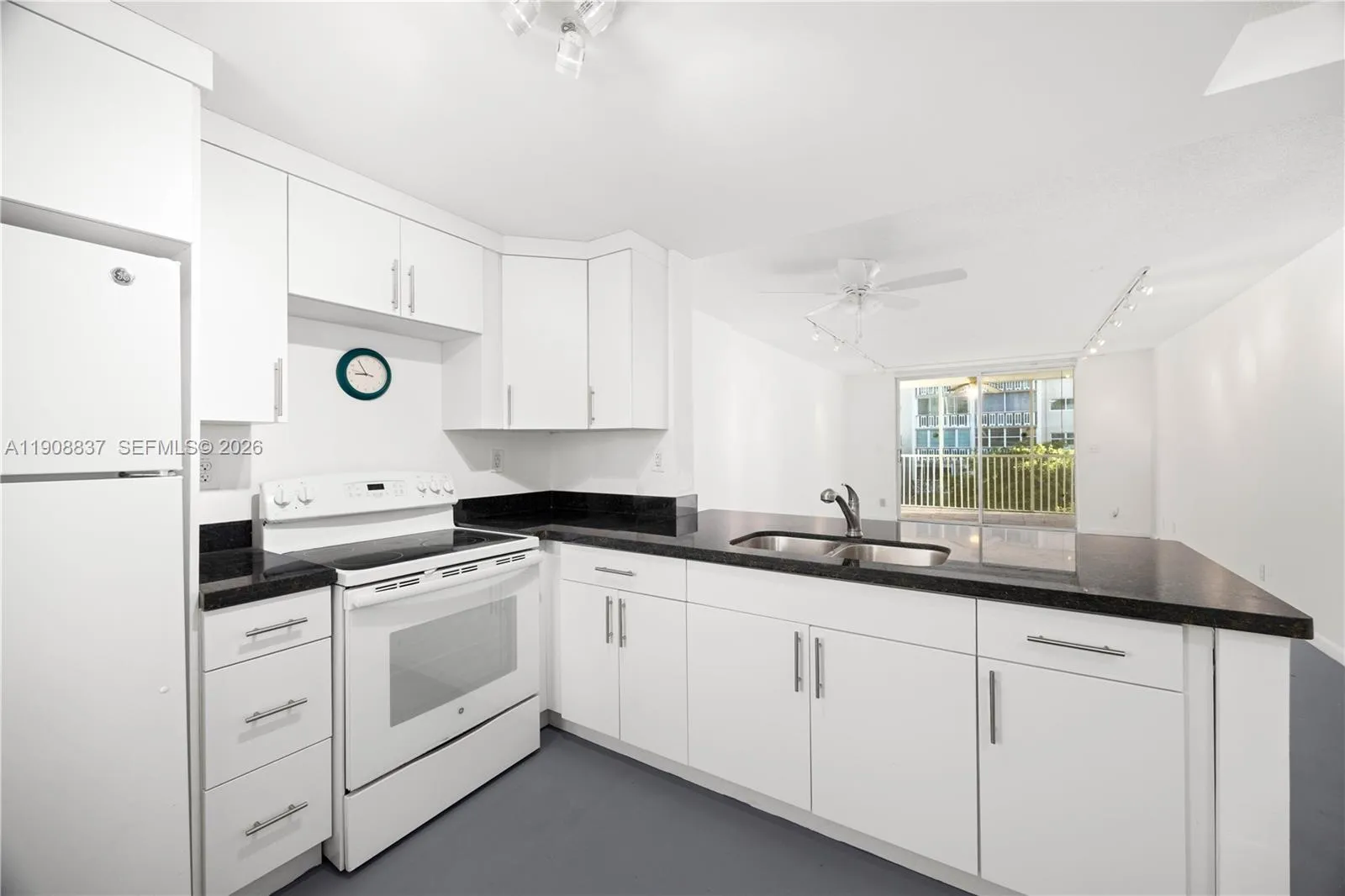 1 bedroom 1 bath for sale at 619 NE 14th Ave # 304, Hallandale Beach FL 33009