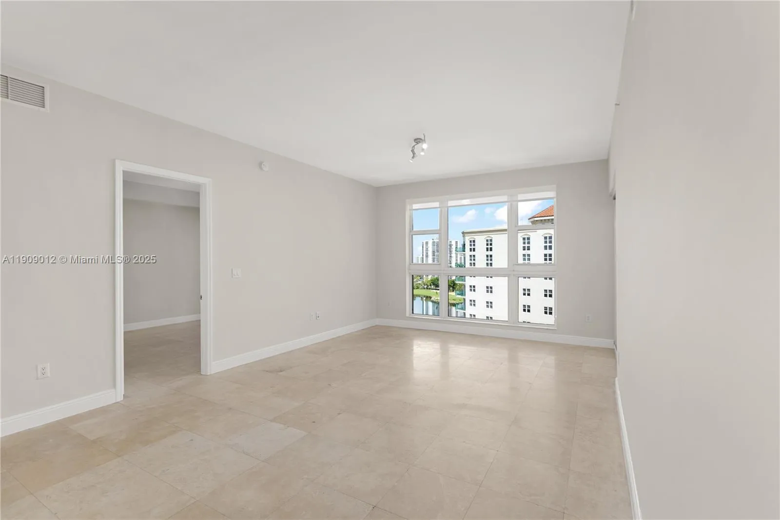 19900 E Country Club Dr, Aventura FL 33180