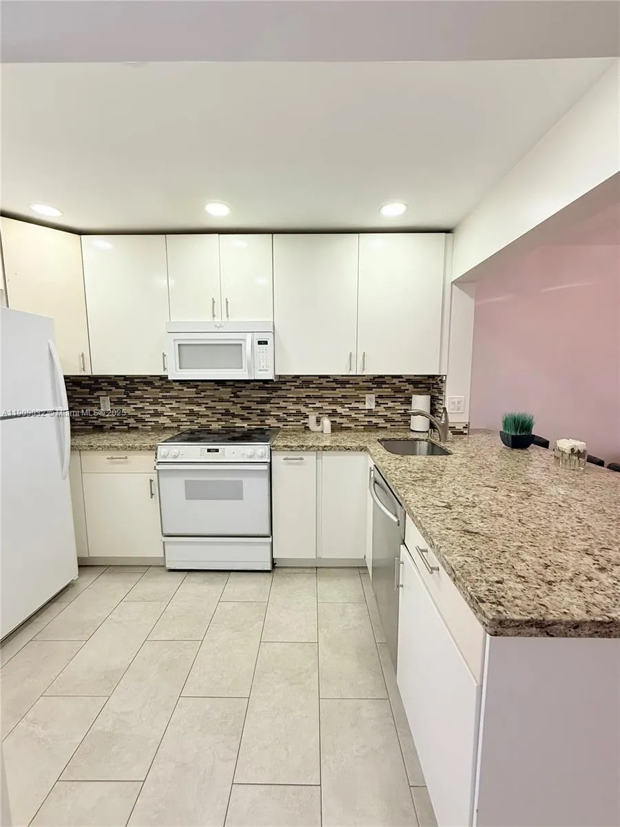 2081 S Ocean Dr # 308, Hallandale Beach FL 33009