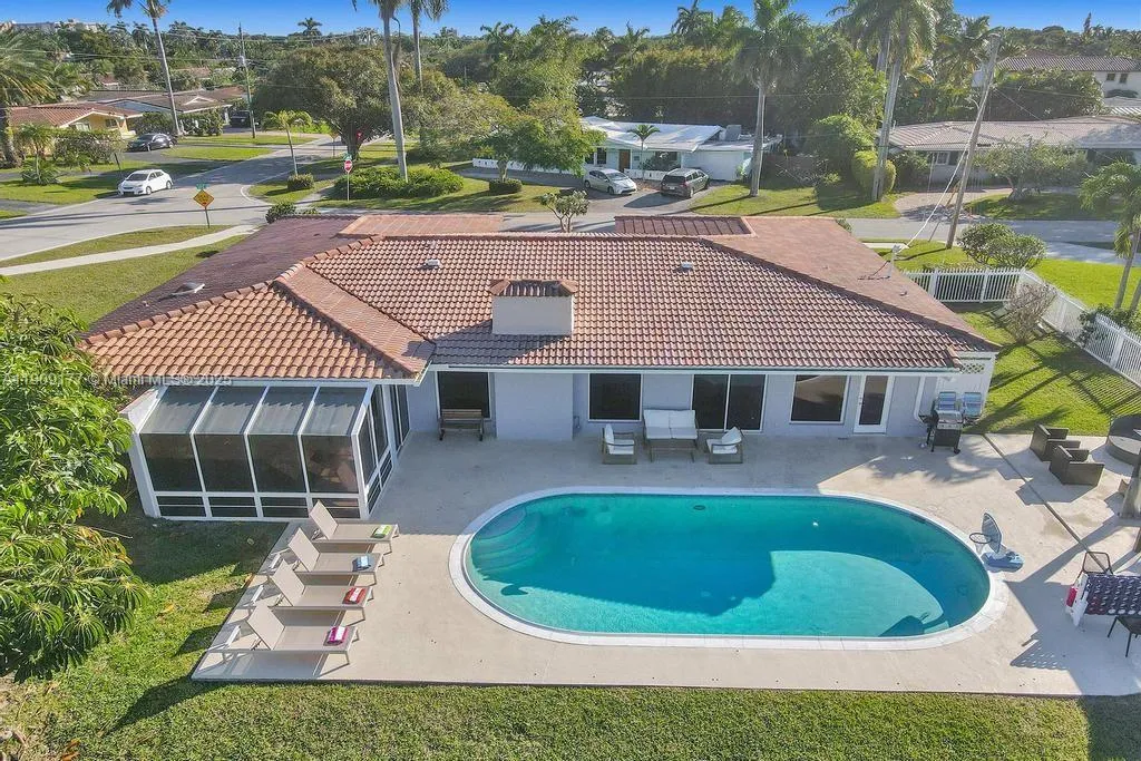 5 bedroom 3 bath for sale at 1109 SE 12th St, Deerfield Beach FL 33441