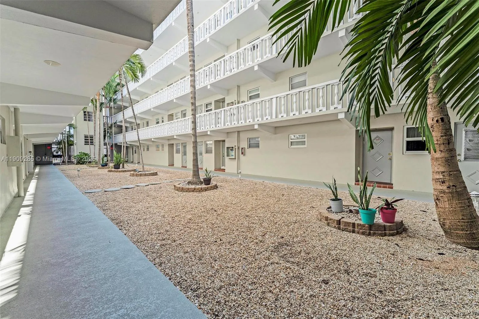 1 bedroom 1 bath for sale at 330 SE 2nd St # 103G, Hallandale Beach FL 33009