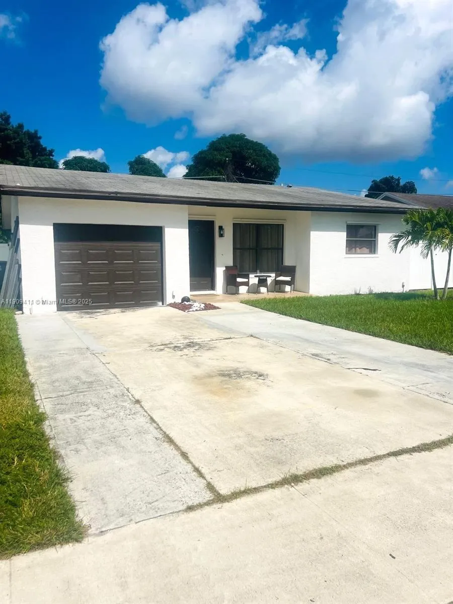 9703 SW 2nd St, Boca Raton FL 33428