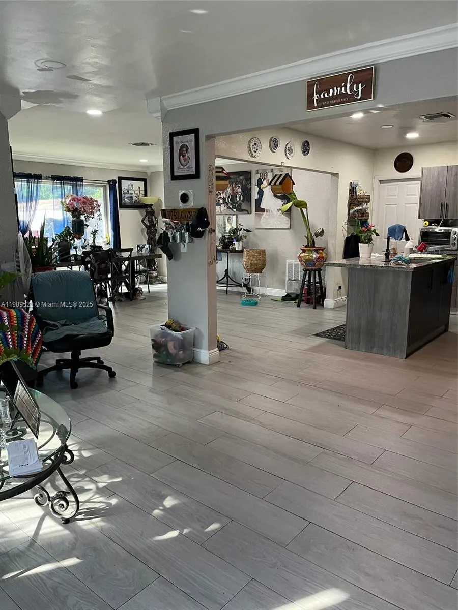 6221 SW 26th St, Miramar FL 33023