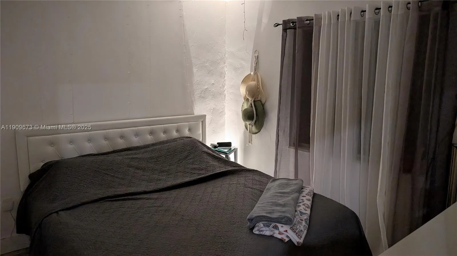 917-919 NE 10th St, Hallandale Beach FL 33009