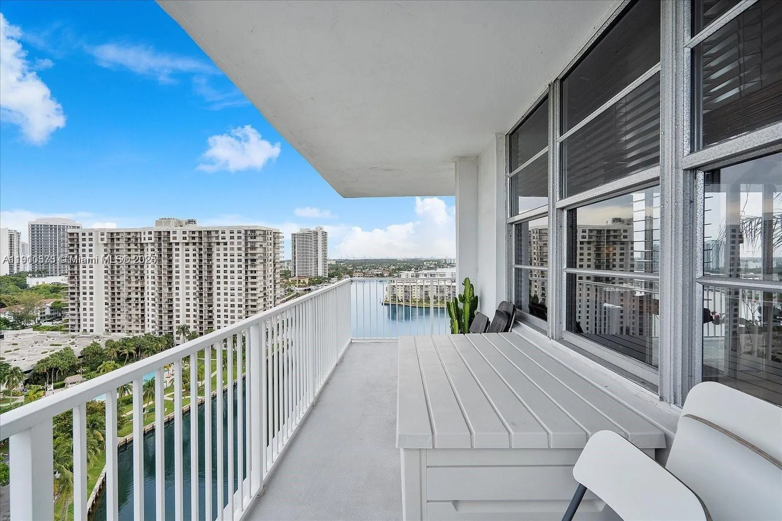 2 bedroom 2 bath for sale at 2851 NE 183rd St # 1717E, Aventura FL 33160