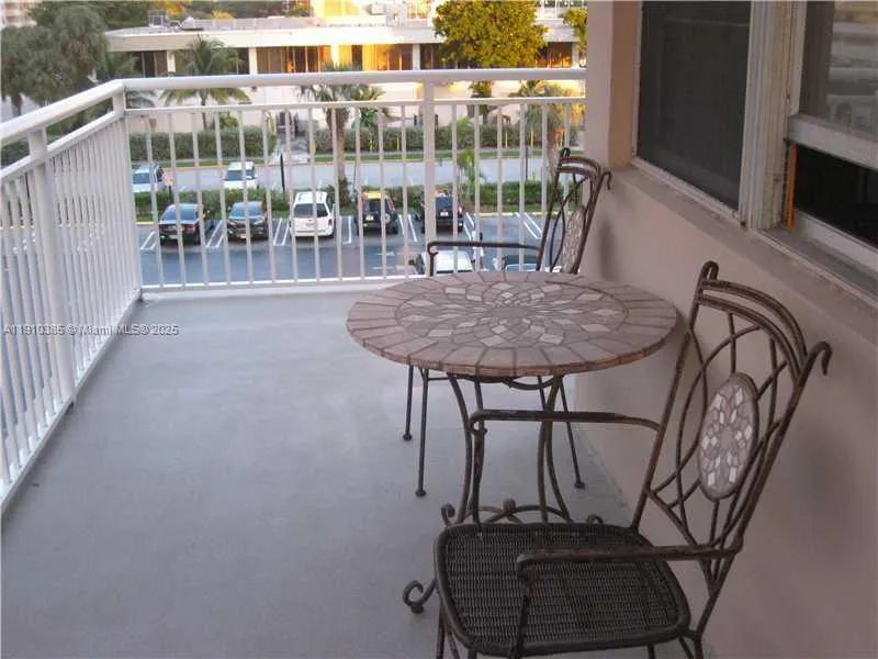 231 174th ST # 320, Sunny Isles Beach FL 33160