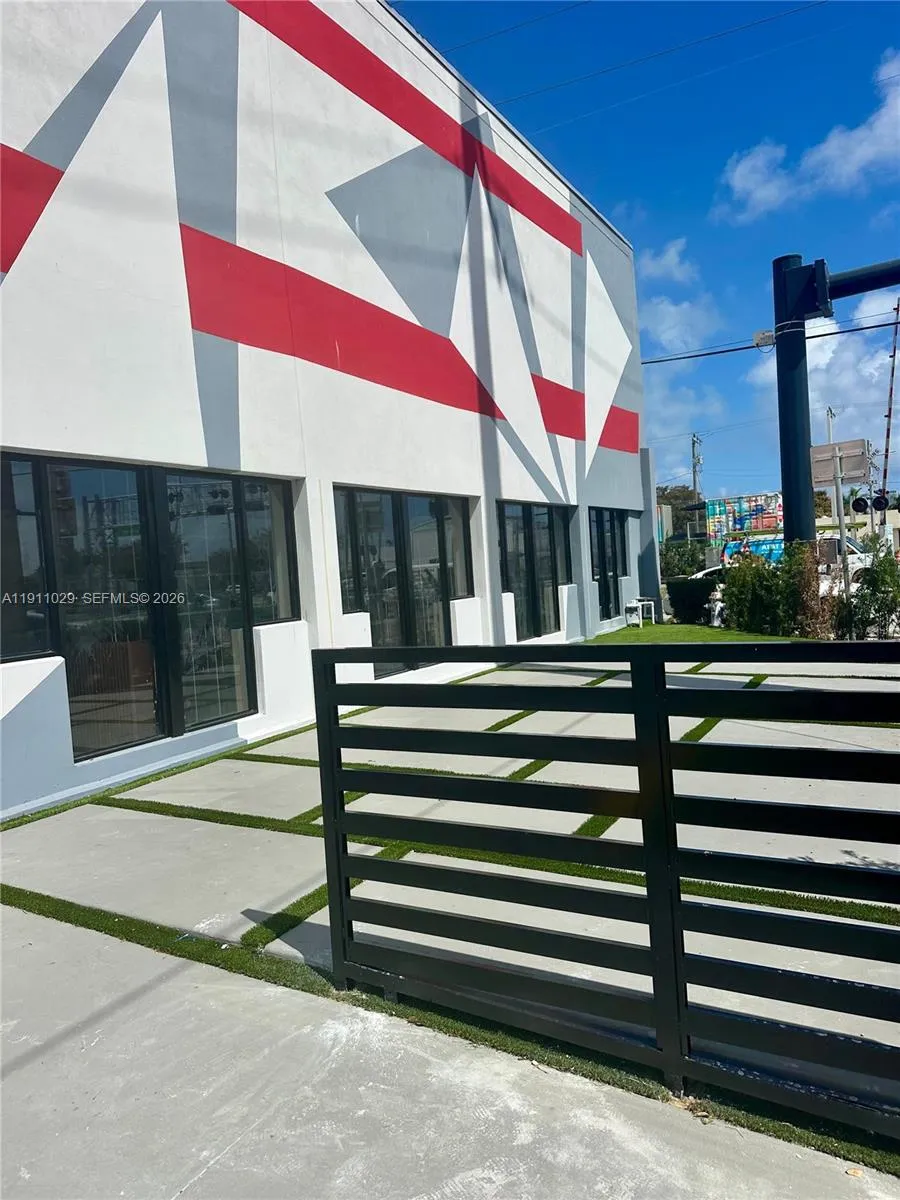 9 N Dixie Hwy, Hallandale Beach FL 33009